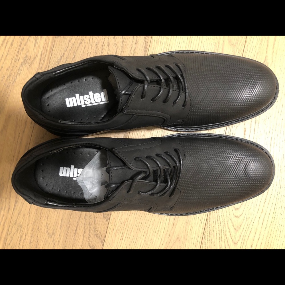 Matte leather Dress shoes with textured top